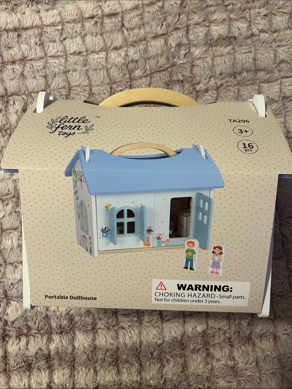 Little Fern toys wooden Portable Doll house with 16 pieces new